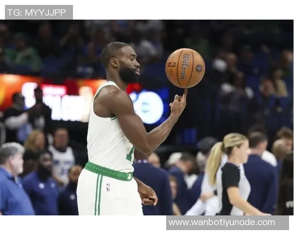 杰伦布朗表现低迷14投6中仅得12分5助攻失误5次正负值惨淡并列最低