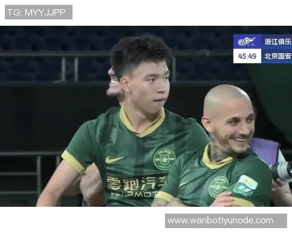 王钰栋19岁生日庆祝照曝光本赛季30场斩获12球荣膺本土射手王