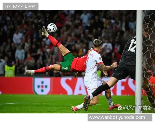 C罗倒钩惊艳全场球迷称其打破物理法则与时间静止的传奇瞬间 C罗倒钩惊艳全场球迷称其打破物理法则与时间静止的传奇瞬间