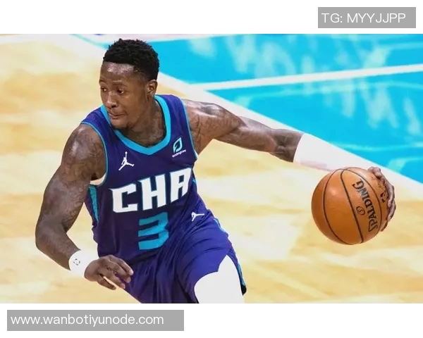 罗齐尔出庭时手铐脚镣加身穿着黄蜂队连帽衫引发关注