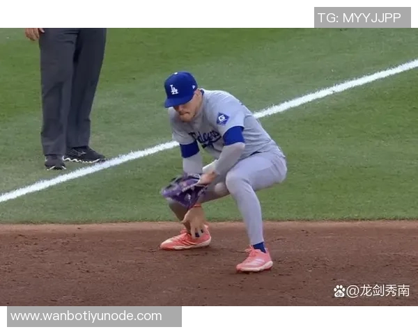 瓦妮莎携女儿观赛道奇不敌对手MLB世界大赛G4令人惋惜